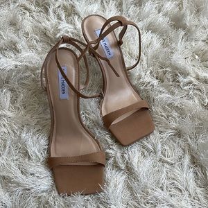 STEVE MADDEN NUDE HEELS